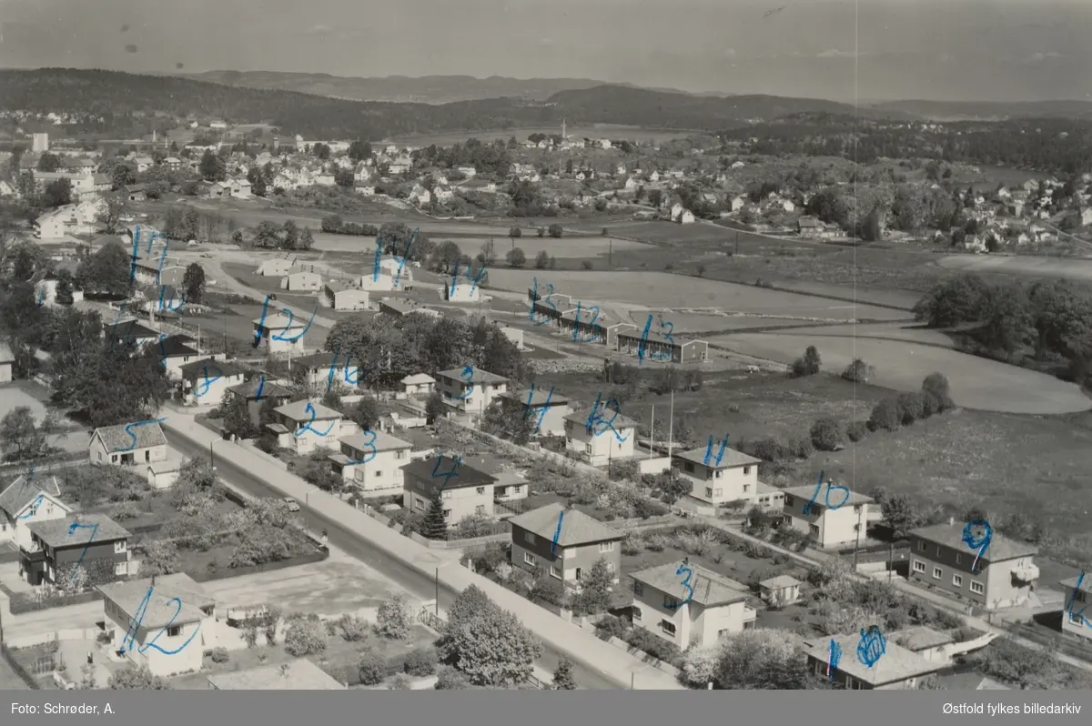 Flyfoto av boligområdet Høyden, på grensam ellom Rygge og Moss kommune  20 mai 1959.