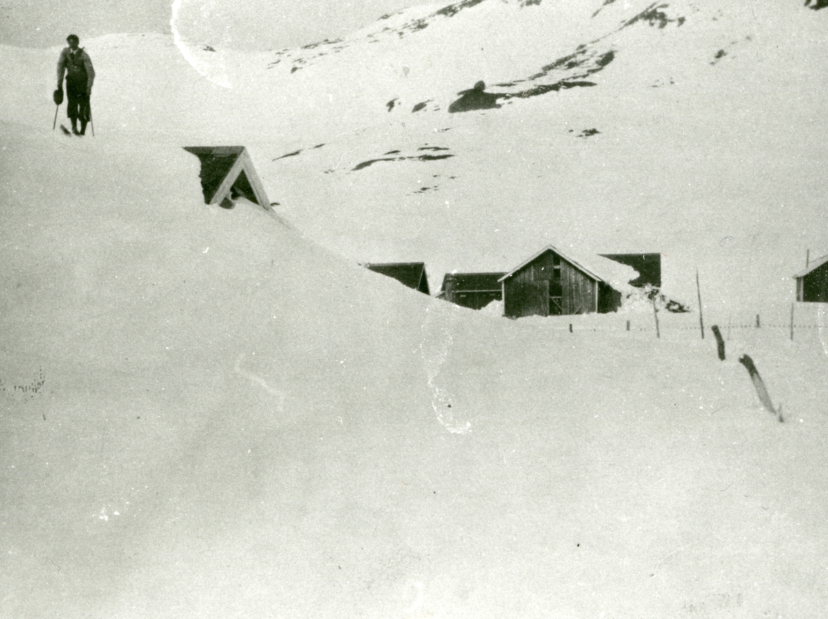 Vintermotiv frå anleggsområdet ved Bygdin, våren 1932.