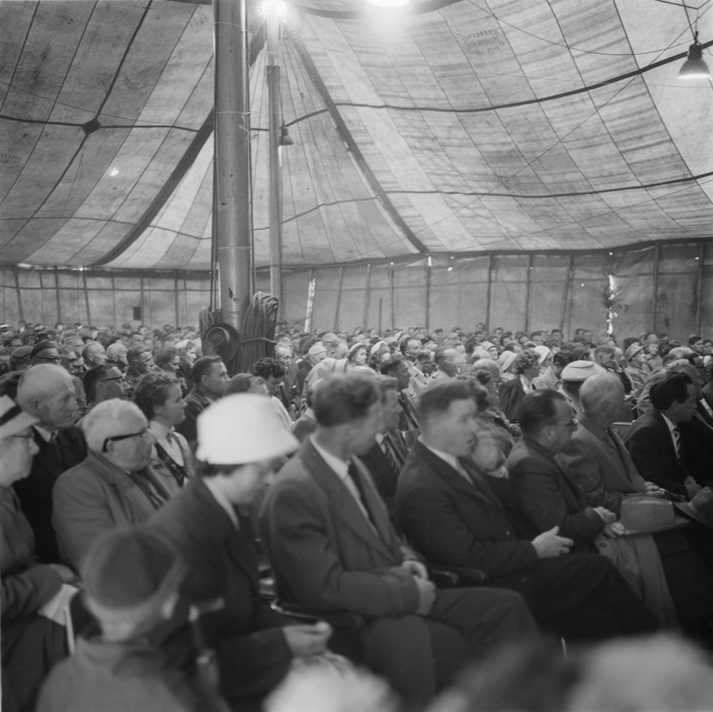 Meieri-jubileum 1960. Tilstelning i telt på Kippermoen.