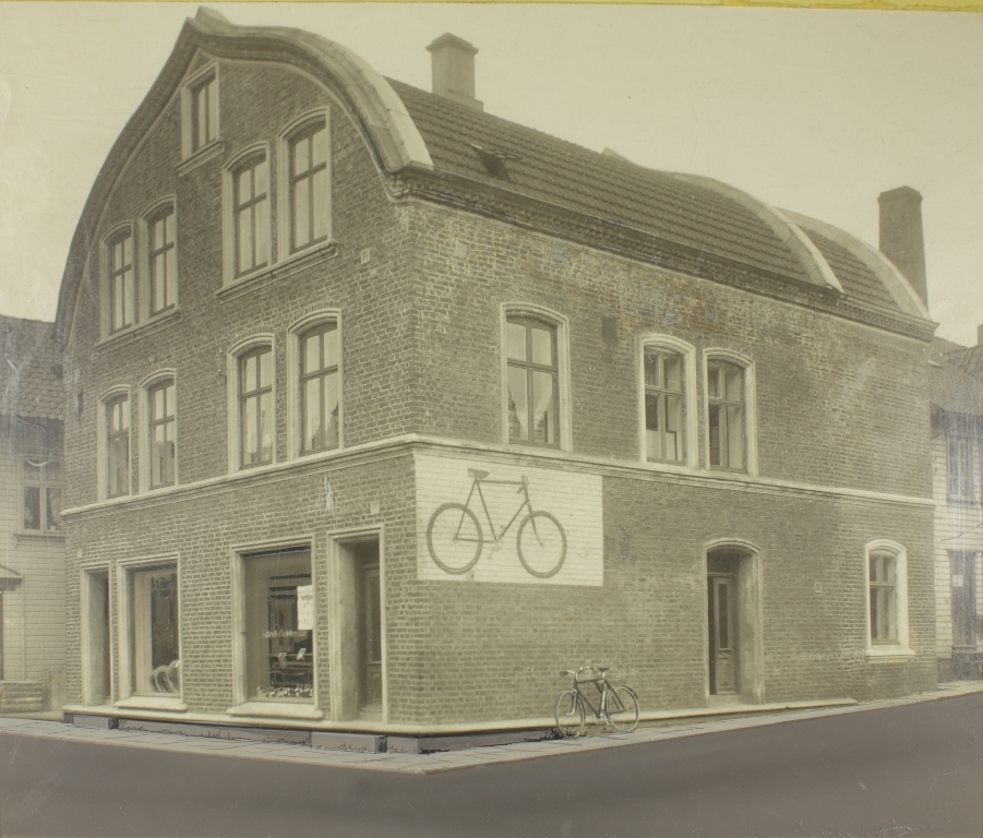 Jonas Øglænds første sykkelfabrikk som lå i Langgata i Sandnes.