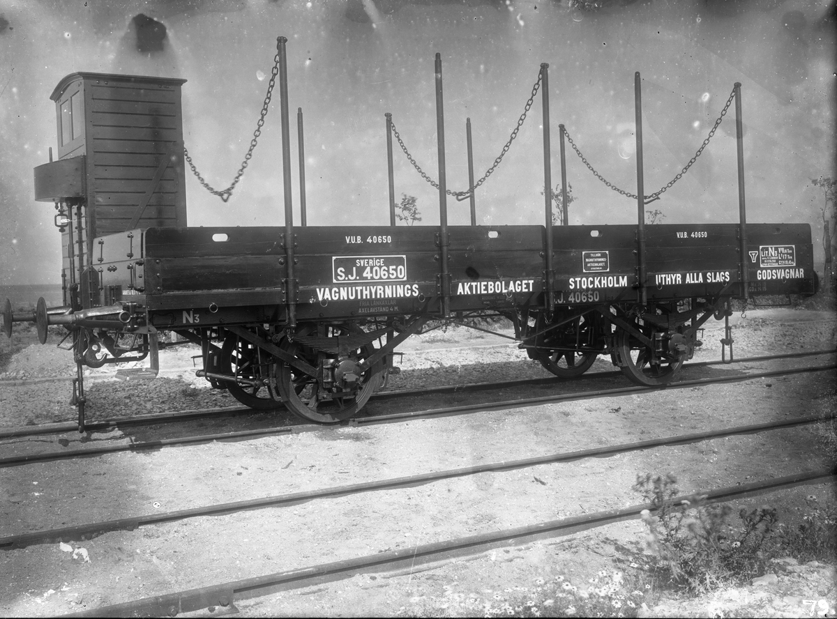 Statens Järnvägar, SJ N3 40650. Stolpvagn med bromshytt tillverkad av Kockums Mekaniska Verkstads AB