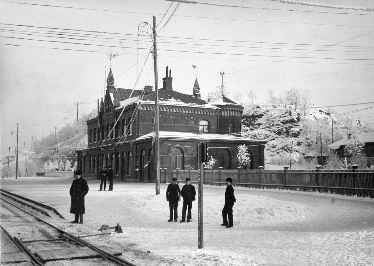 Borås nedre station på vintern. Stationen uppfördes 1894 och fick då namnet Borås Nedre. 15 maj 1930 bytte stationen namn till Borås Central.