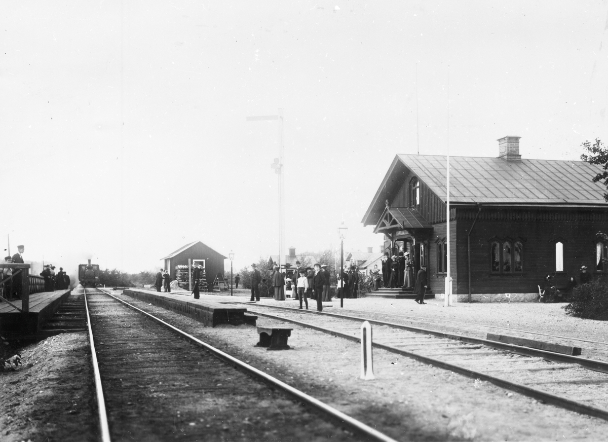 Hällbybrunn station.