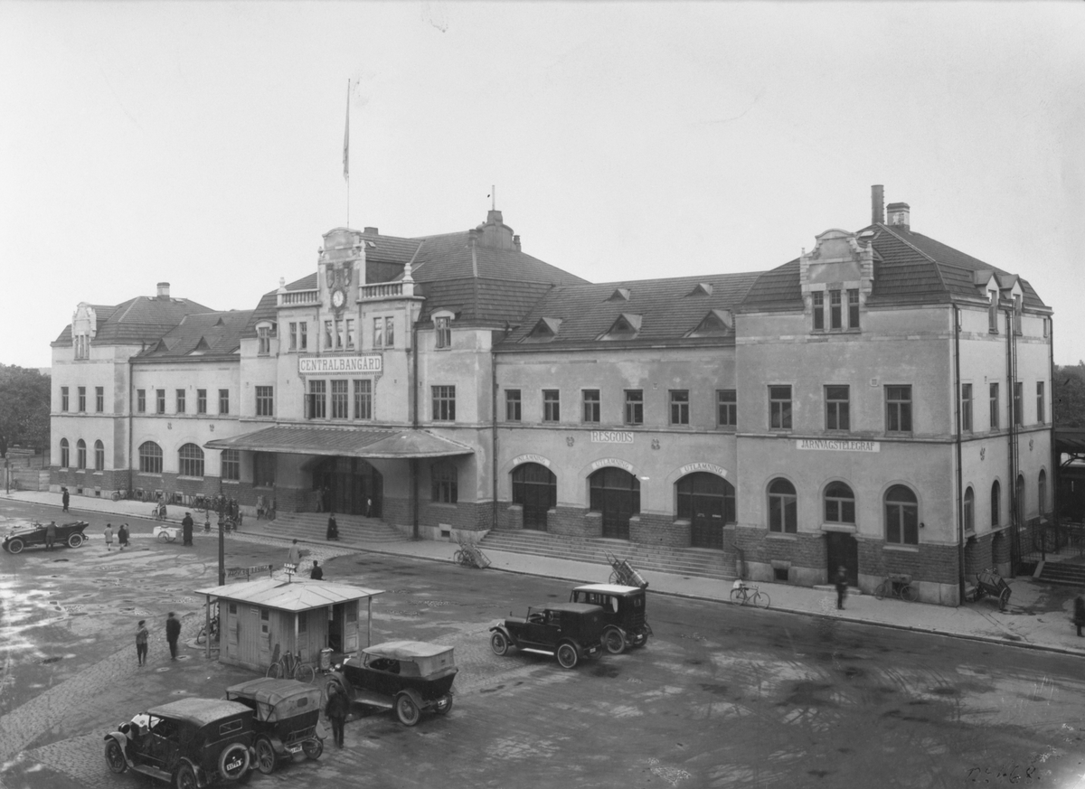 Gatusidan av Gävle centralstation. - Järnvägsmuseet / DigitaltMuseum