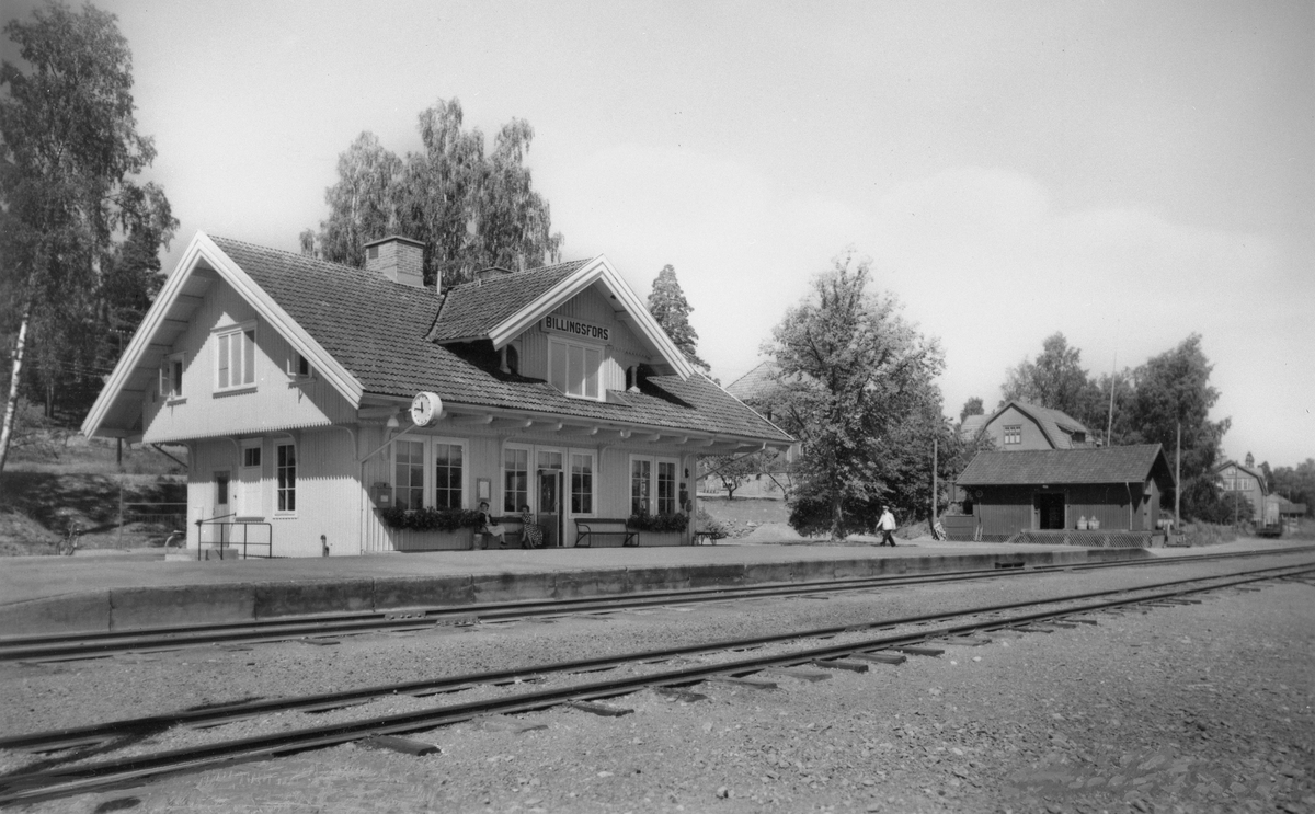 Stationen anlades 1895. Stationshuset , en och en halv våning i trä, restaurerades fullständigt 1949. Pressbyråkiosk