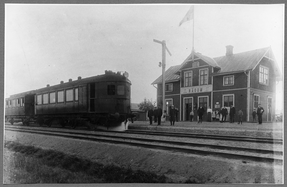Ångvagn vid Näsum station. Sölvesborg-Olofström-Älmhults järnväg, SOEJ ångvagn 1.