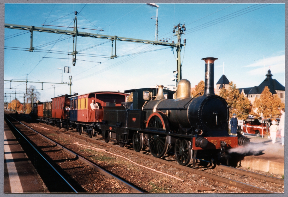 Statens Järnvägar, SJ A 75 "Göta" samt SJ CC 404 i andra änden.