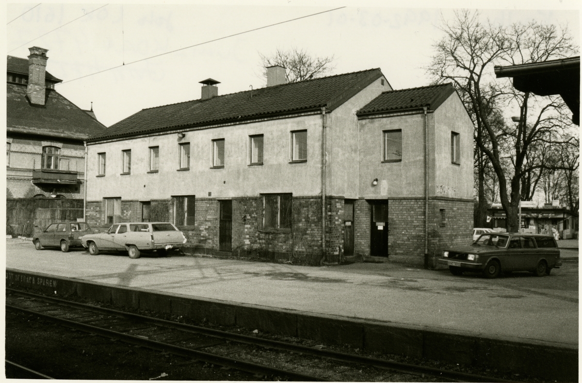 Till vänster skymtar Avesta Krylbo stationshus.