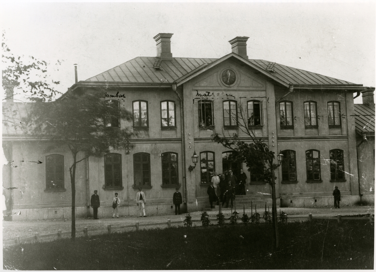 Sala järnvägsstation gatusida. - Järnvägsmuseet / DigitaltMuseum