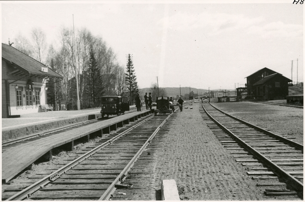 Skästra station.