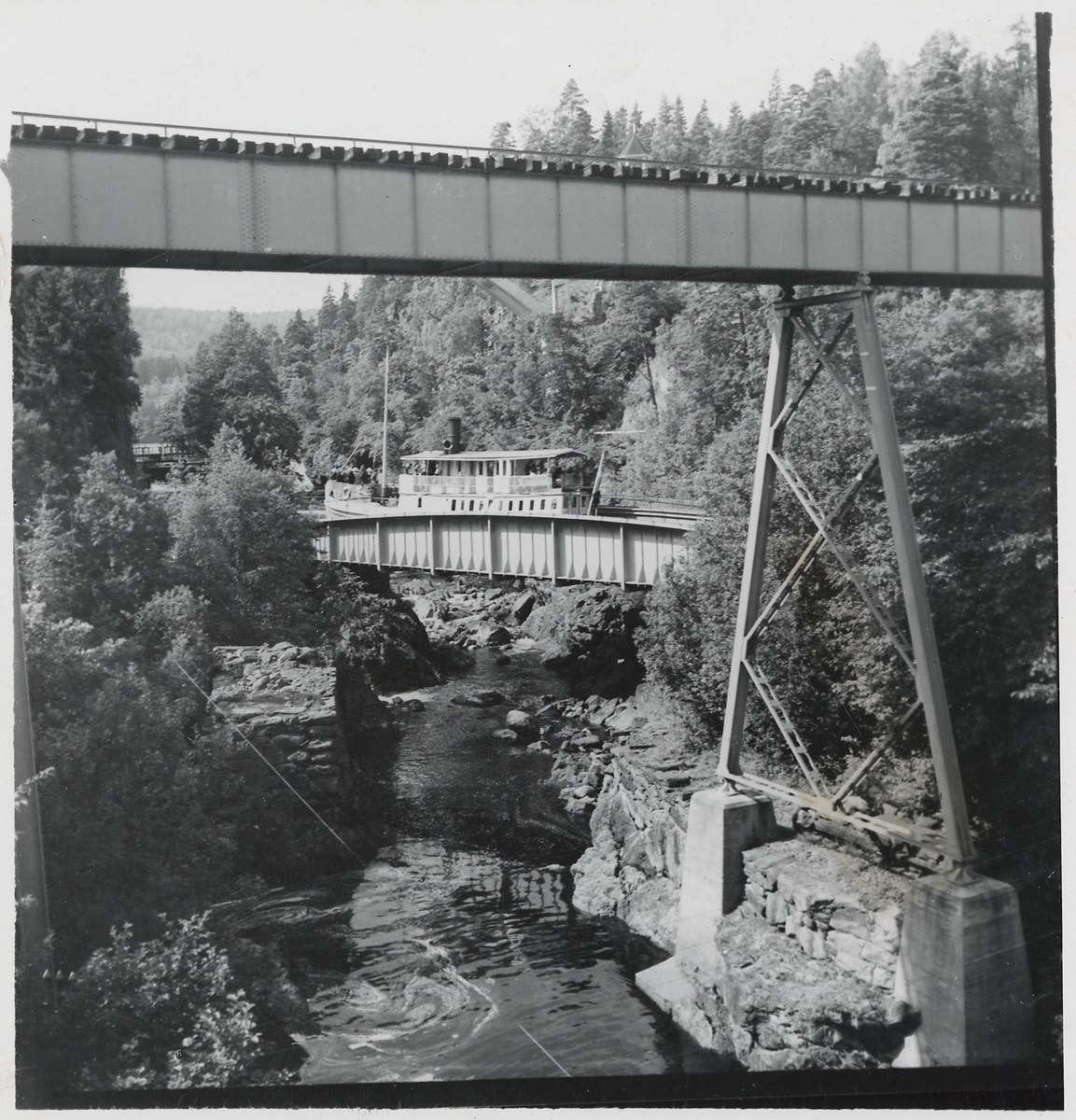 Akvedukten och järnvägsbron vid Håverud, Dalsland.