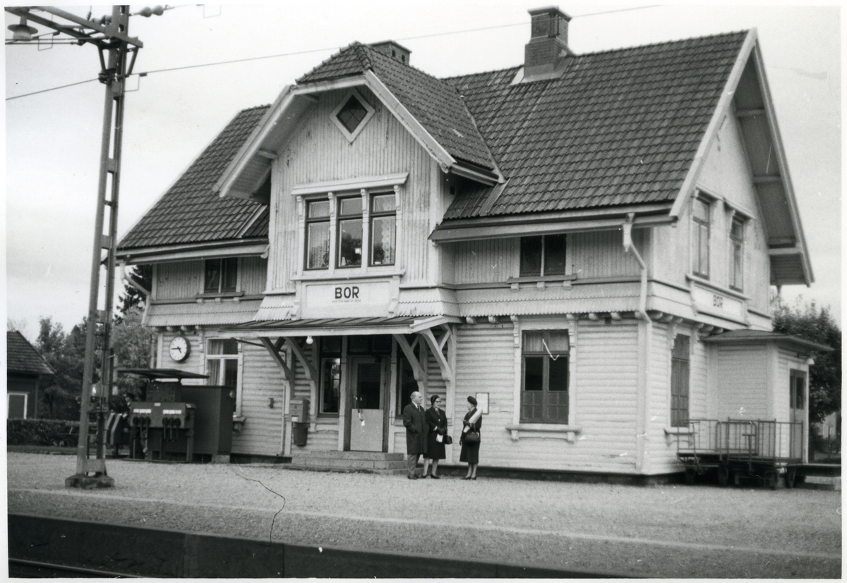 Station anlagd 1902. Tvåvånings stationshus i trä.