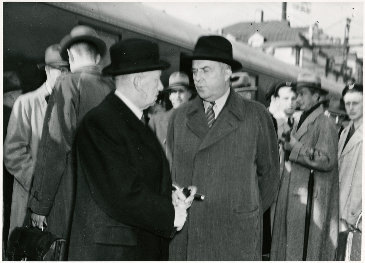 Gustav VI Adolf på invigningen för elektrifieringen av linjen mellan Gävle-Falun 1943-10-01.