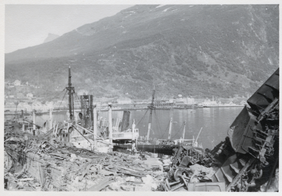 Bombning av järnvägar i Narvik, Norge. - Järnvägsmuseet / DigitaltMuseum