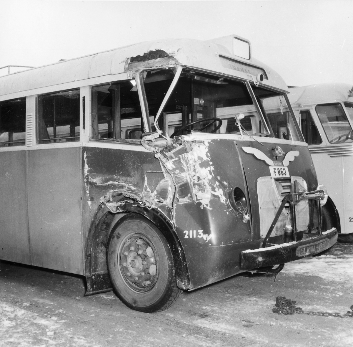 Statens Järnvägar, SJ buss 2113. Krockad Buss SCANIA-VABIS B16.