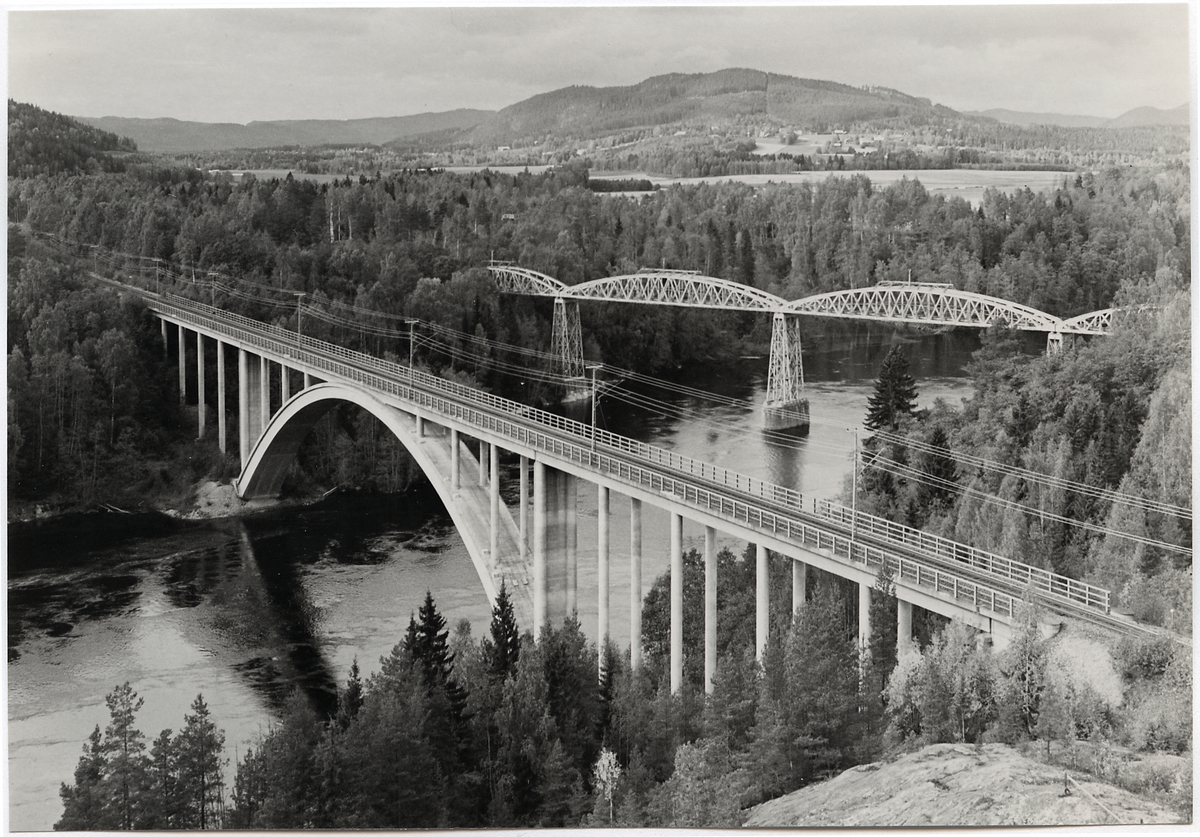Järnvägsbro över Indalsälven vid Ragunda på linjen mellan Ånge och Ragunda.