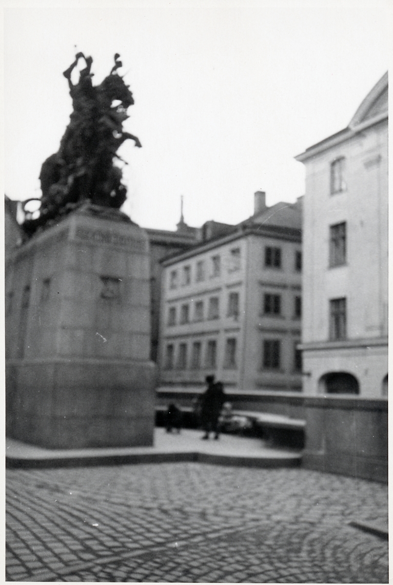 Statyn "Sankt Göran och Draken". Köpmanatorget i Gamla stan.