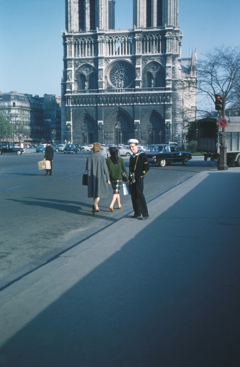 Roland Burman framför Notre Dame