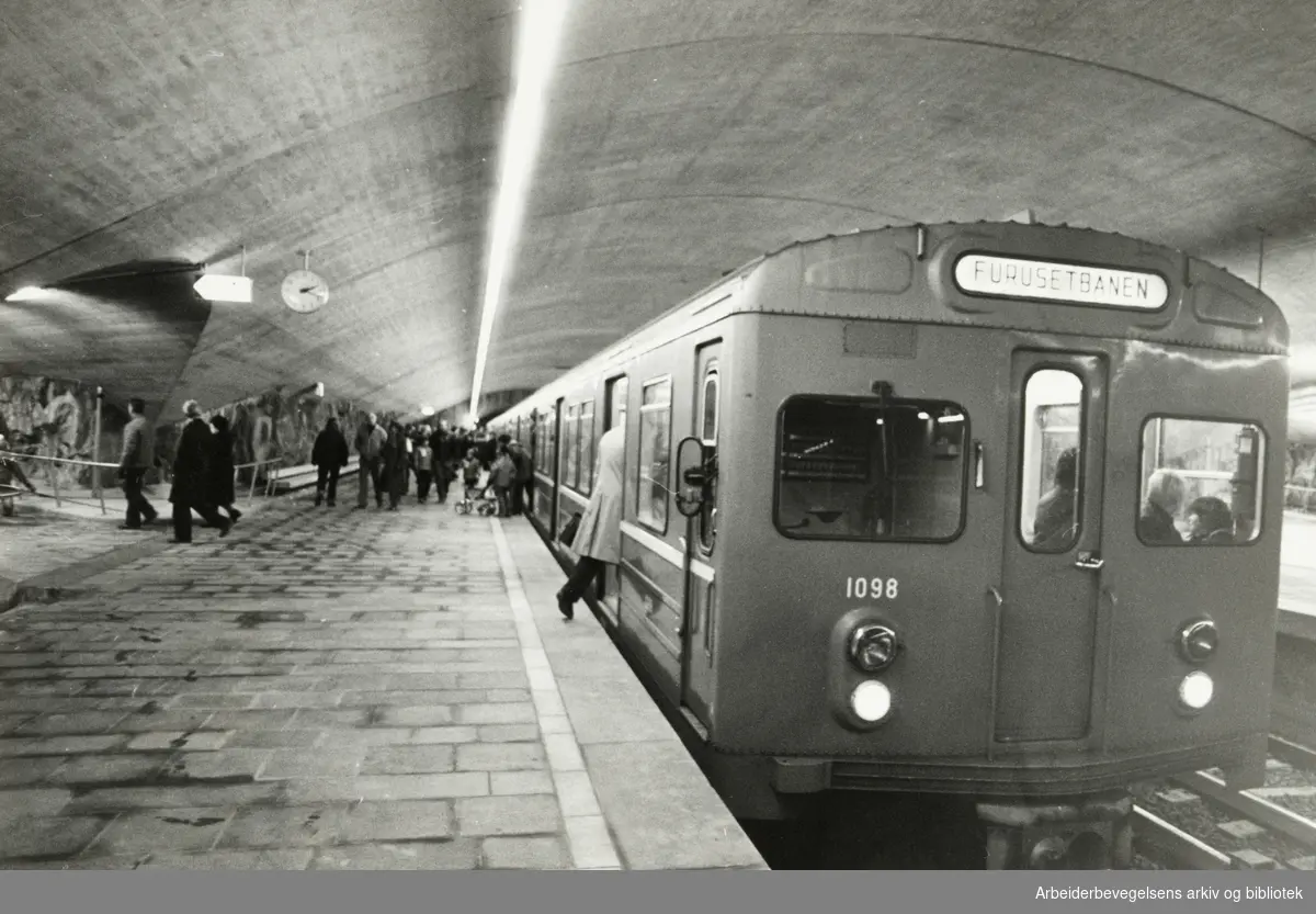 Ellingsrudåsen stasjon, fra åpningen. 8. november 1981