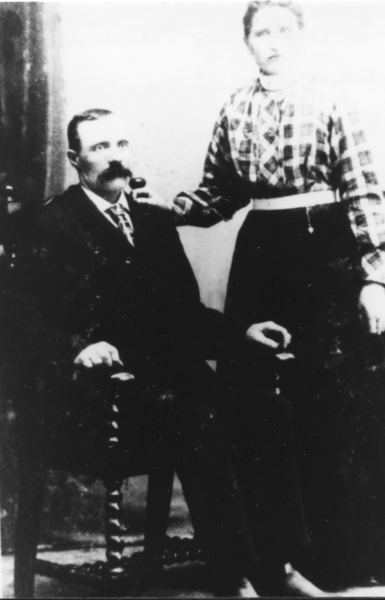 Tom Nilsen Negård og Marie Olsdatter Landøimoen fra Stor-Elvdal, de giftet seg og levde i Minnesota,USA.