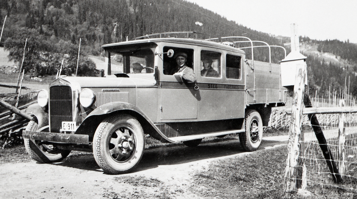 Lastebilen til Jørgen Stee.
Bilen er av type REO SPEEDWAGEN 1934 modell med registreringsnr. E-911.