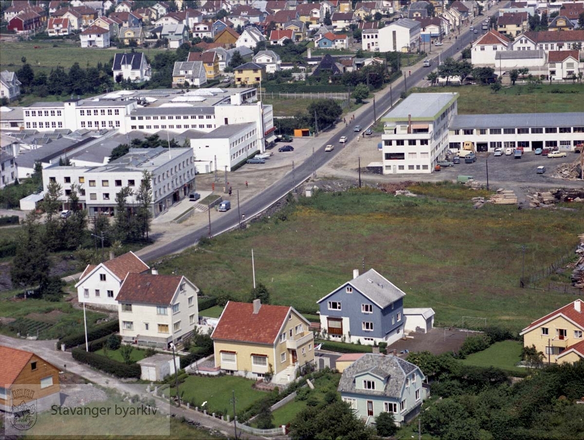Bebyggelse ved Skjeringen, Nord-Skjeringen..Industribygg ved Maskinhuset..Øverst bebyggelsen innover Hillevåg