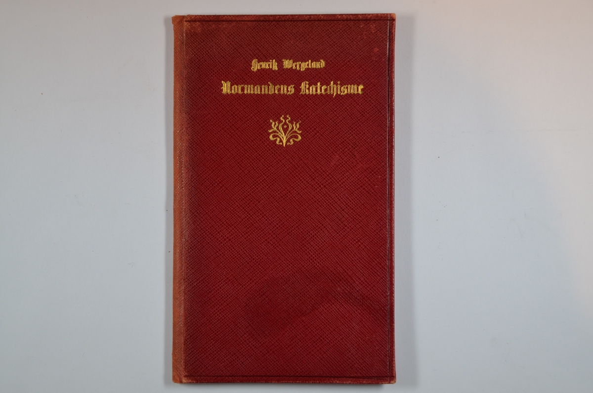 Sjette hefte i serien "Nordmandens katechisme"
Utgitt på Einar Thorsons Forlag, Christiania 1832.
Rødt omslag, 15 s.