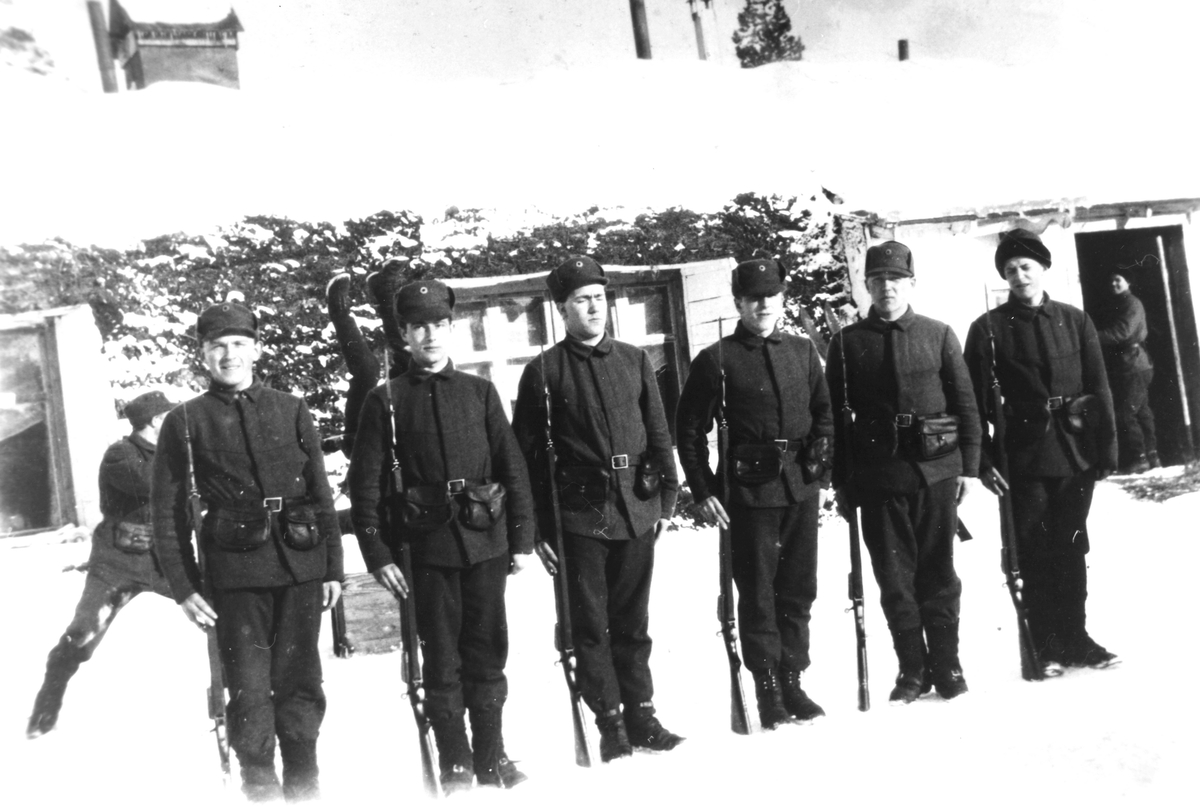 Soldater på oppstilling i Svanvik leir ved Kirkenes 1924