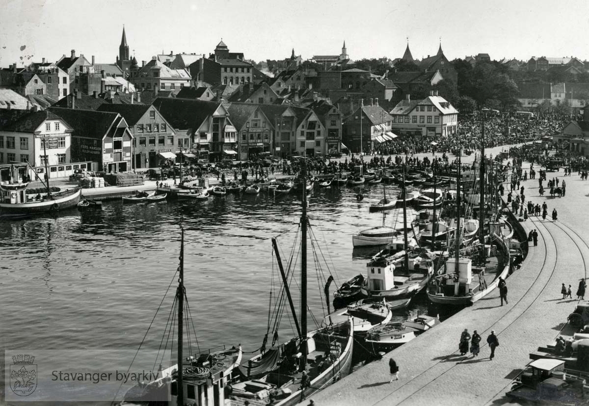 Havnen og Torget sett fra Strandkaien i 1940