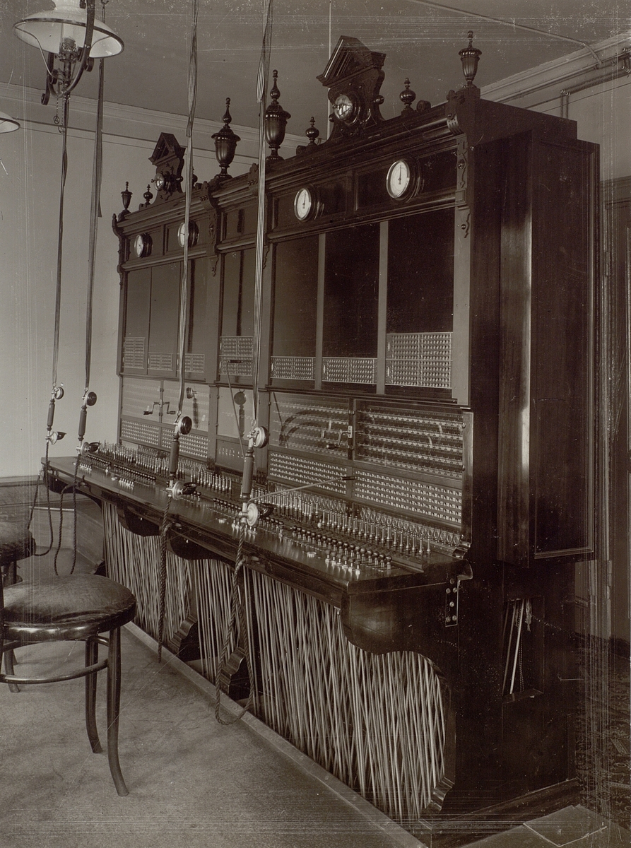 Arendal, Norge. 1899. LME. Telefonstation. Interiör.