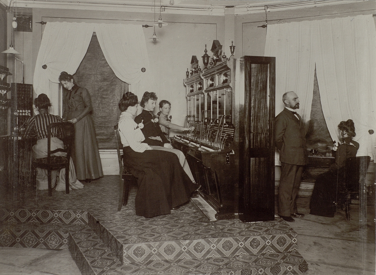 Fredrikshald, 1902. LME. Telefonstation. Interiör.