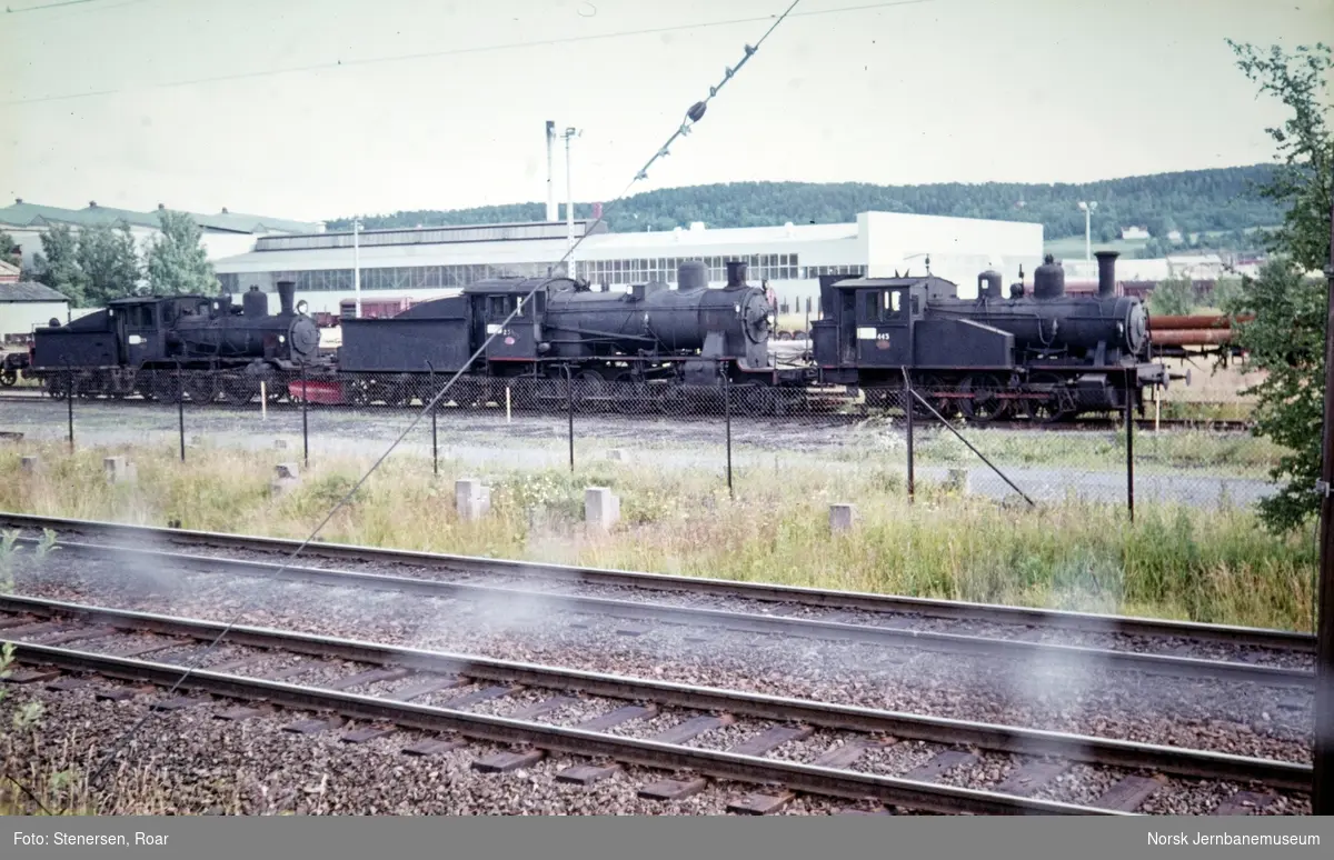 Utrangerte damplokomotiver på Grorud Verksted, fra venstre 21b nr. 225, 24b nr. 236 og 23b nr. 443.