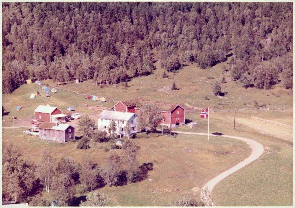 Sandvik, Mjåvatnet, 1964.
Nå ligger Helgeland Folkehøyskole her.