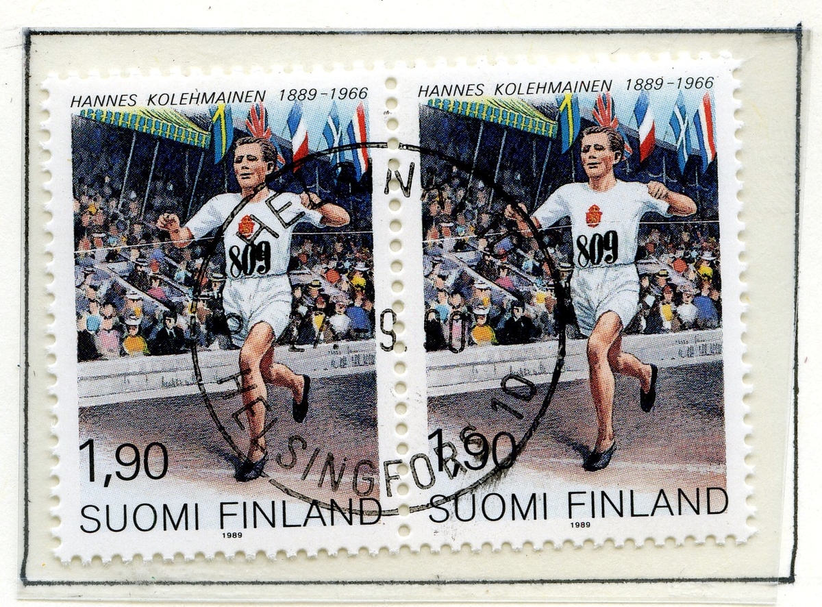 20 like frimerker montert på A4-albumside, fire blokker à fire frimerker, en blokk av to frimerker og to frimerker. Frimerkene har tegning av løperen Hannes Kolehmainen fra Finland. Frimerkene er stemplet i Helsinki i 1989.