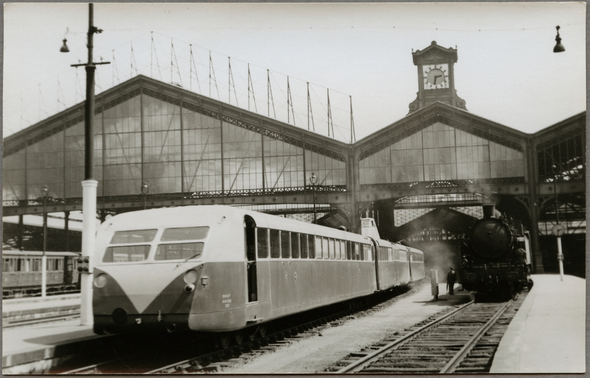 Société Nationale des Chemins de fer Français, SNCF XB. Bugatti Autorail vid järnvägsstationen Saint Lazare i Paris.