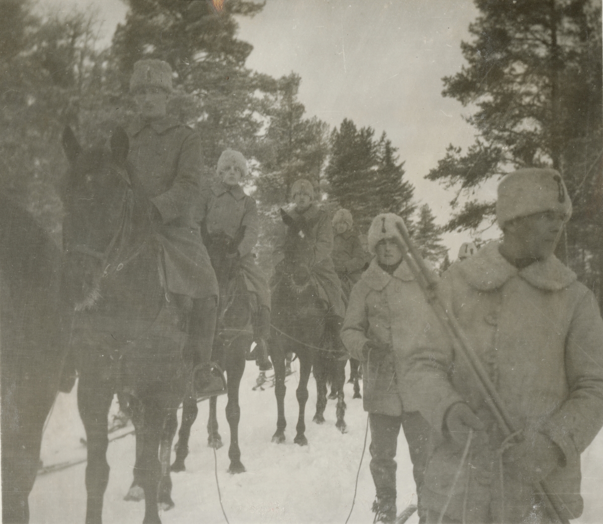 Soldater under vinterövning.