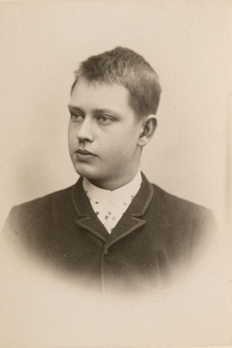 Fotografier av Christian Anker Bachke. a fra 1888,
b fra 1916, c ca 1920