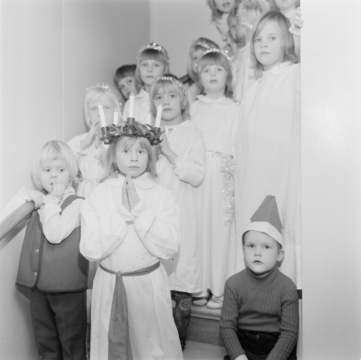 Lucia vid kyrkans barntimme, Tierp, Uppland, december 1971