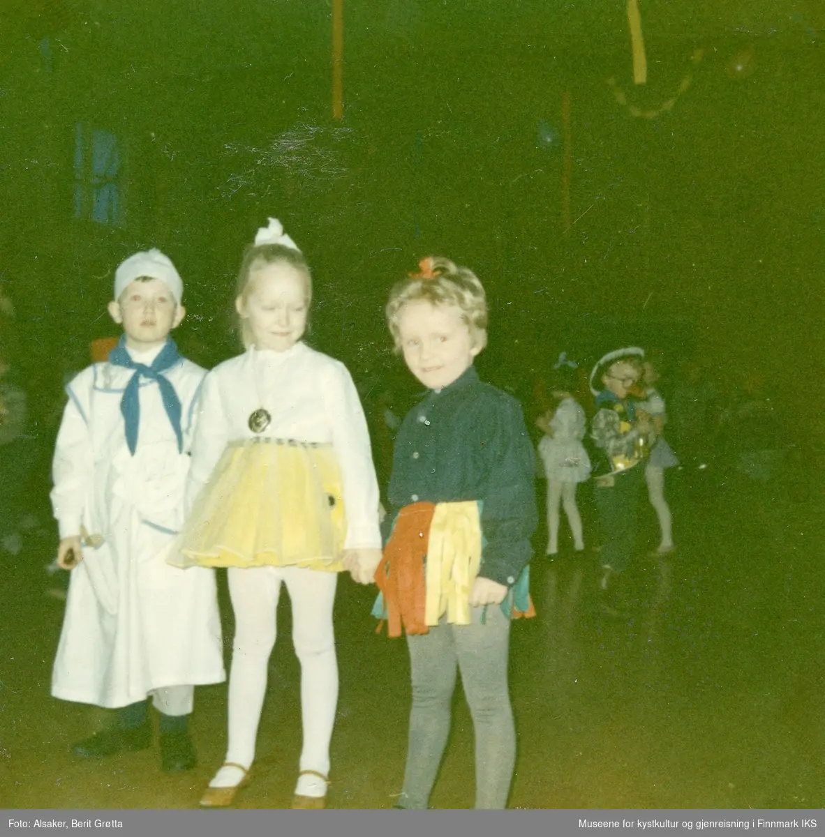Honningsvåg. Klubben barnehagens karneval på Turn, f.v. Knut Elde, Mette Grøtta og Brynhild Løkke. 1965-66.