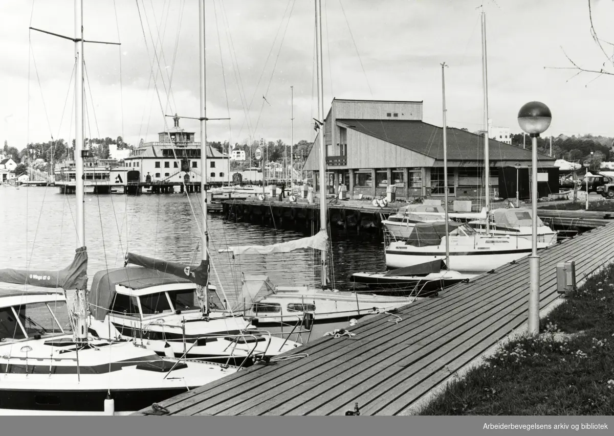 Havna. Den nye gjestehavna ved siden av Kiel-ferja. Mai 1980