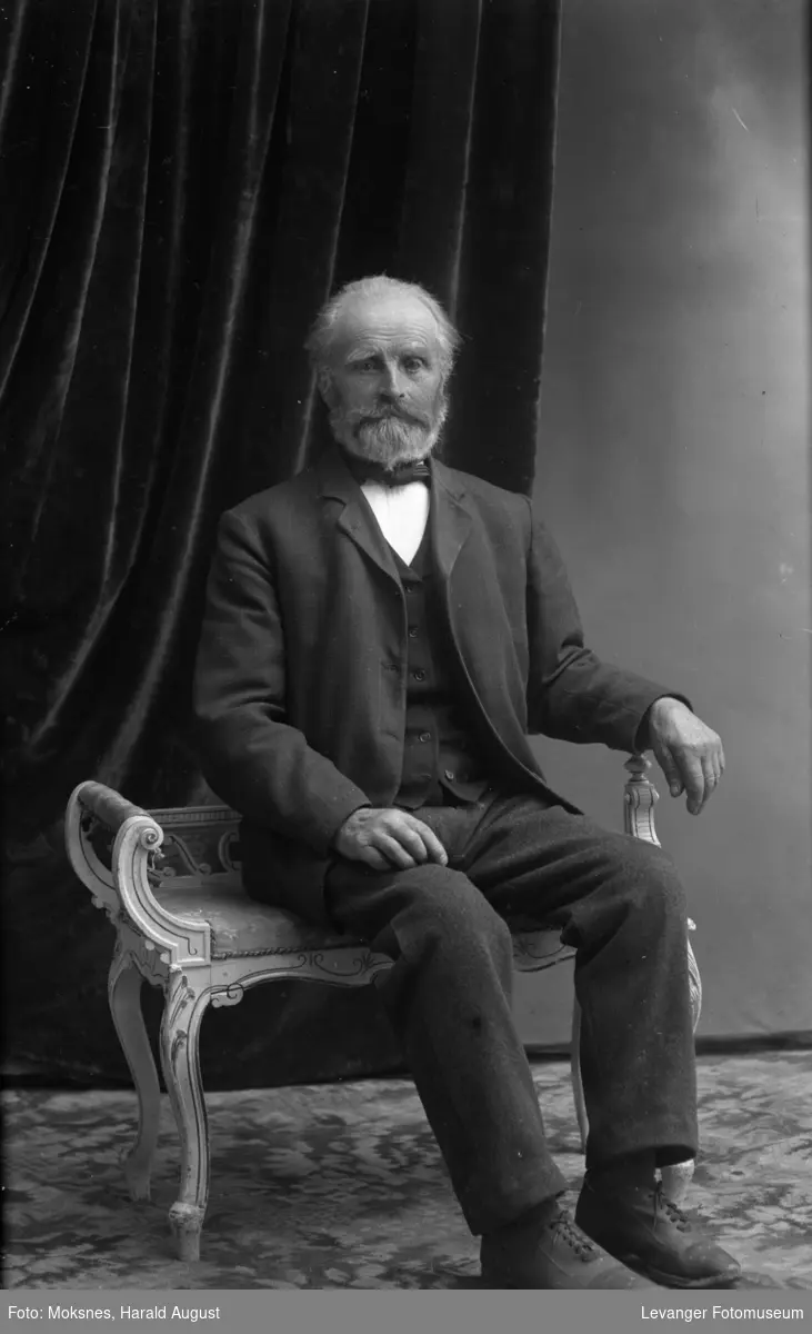 Nikolai Kristiansen Moksnes (1821 - 1921), far til fotografen.