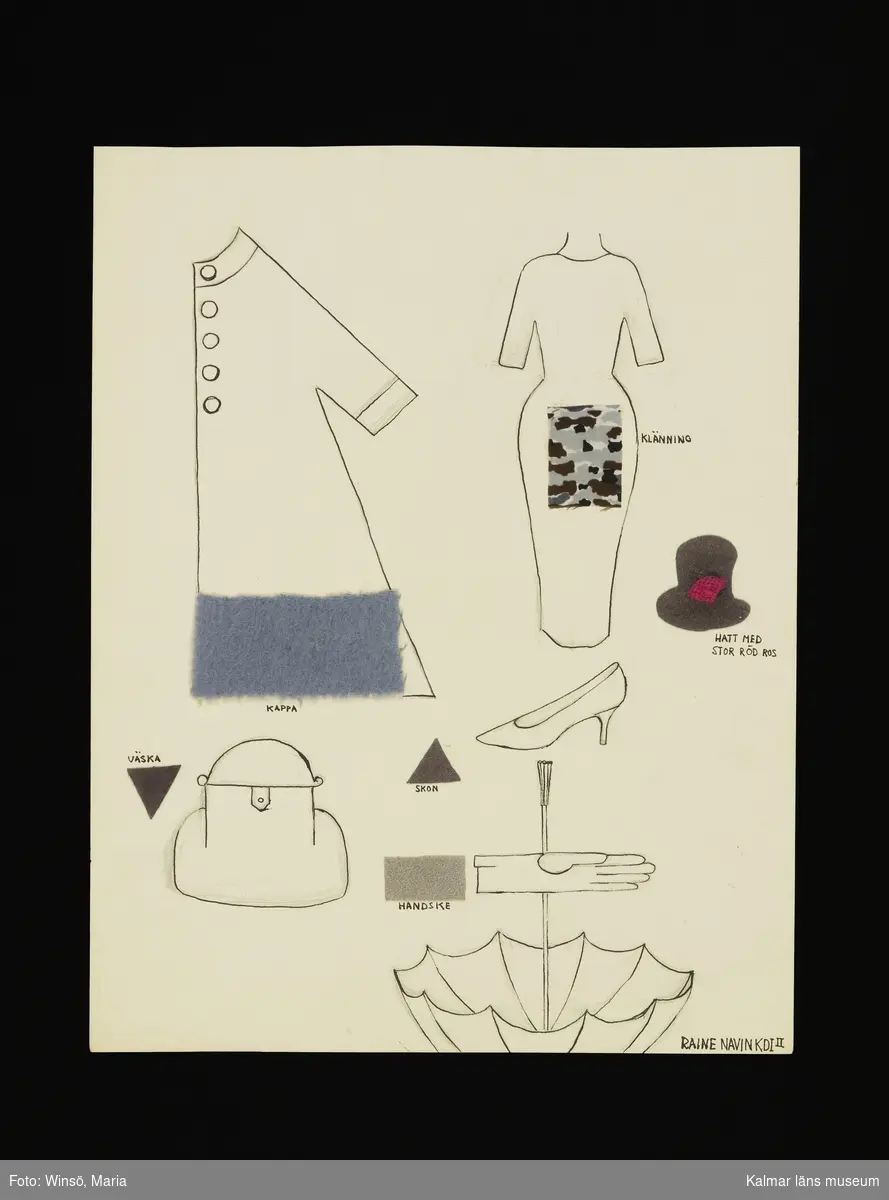 Skiss i bläck av en klänning, kappa, väska, hatt, sko, handske och parasoll. På delar av objekten fastlimmade textilbitar.