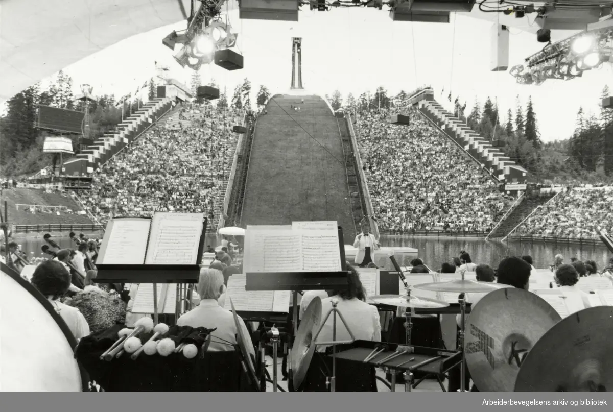 Holmenkollen. Sommerkollen. 10.000 mennesker var tilstede under sommerkonserten. 16. juni 1991