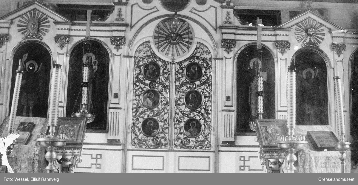 Billedveggen (ikonostasen)  i Boris Glebs kirke.