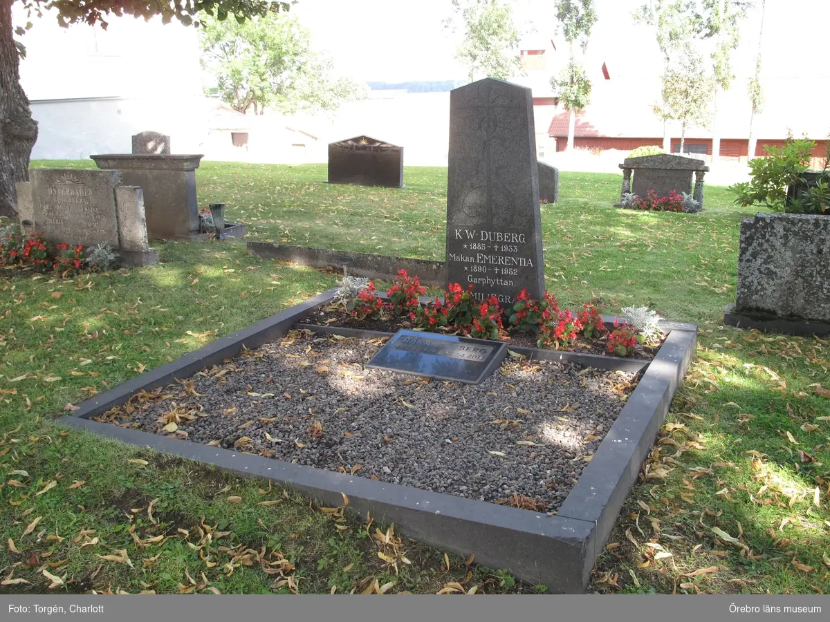 Tysslinge kyrkogård Inventering av kulturhistoriskt värdefulla gravvårdar 2012-2013, GK 704-763.