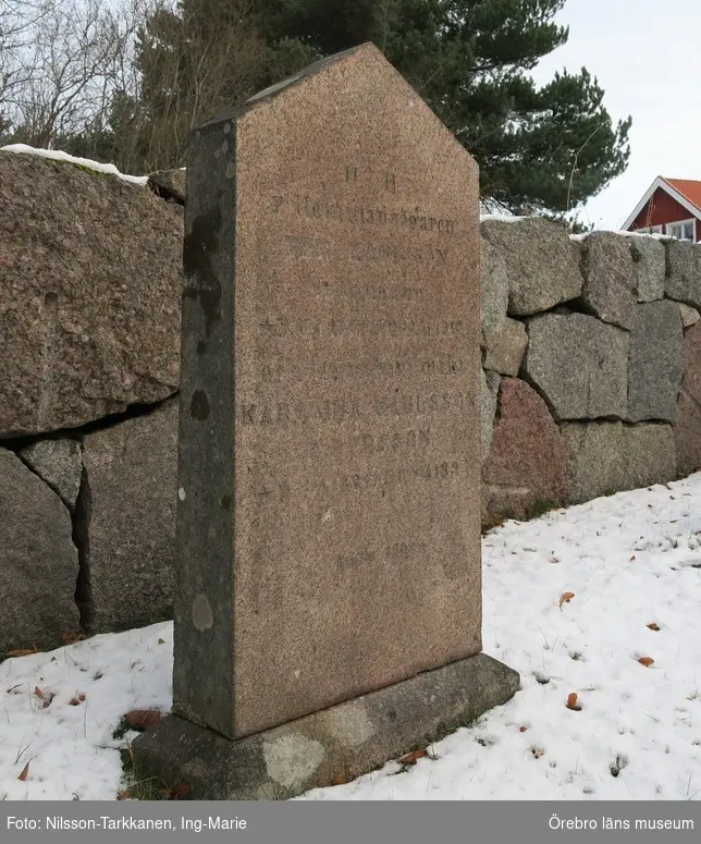 Hovsta kyrkogård Inventering av kulturhistoriskt värdefulla gravvårdar 2015, Kvarter 1.