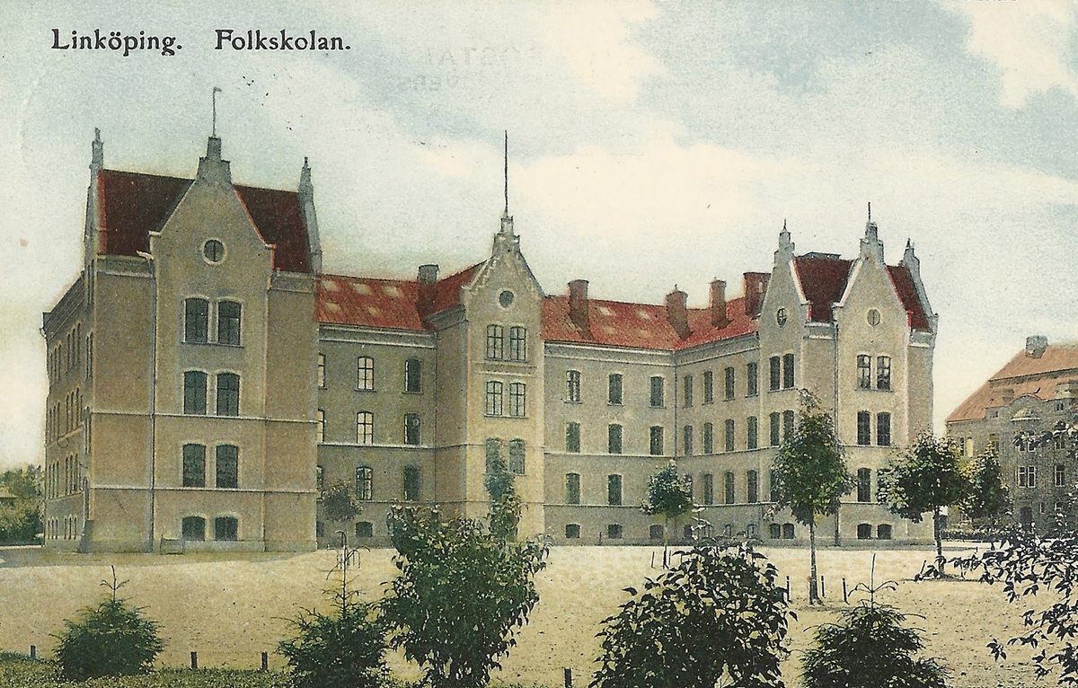 Vykort Bild från Folkskolan på Klostergatan i Linköping.
Folkskola, skola, Klostergatan, Linnégatan, Sankt Larsgatan,
Poststämplat ?