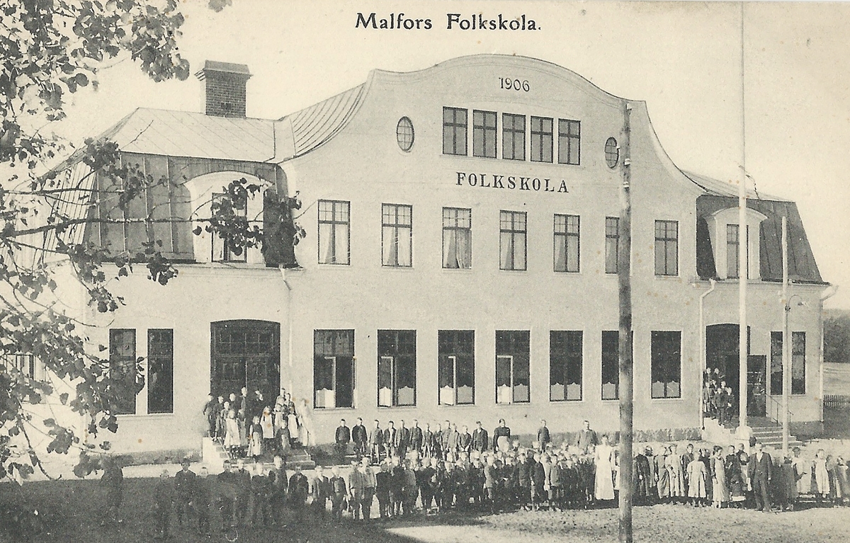 Bild från Folkskolan i Malfors, Ljungsbro.
Malfors, Ljungsbro, skola, folkskola,
Poststämplat 1 december 1906
foto Elna Johnson Borensberg