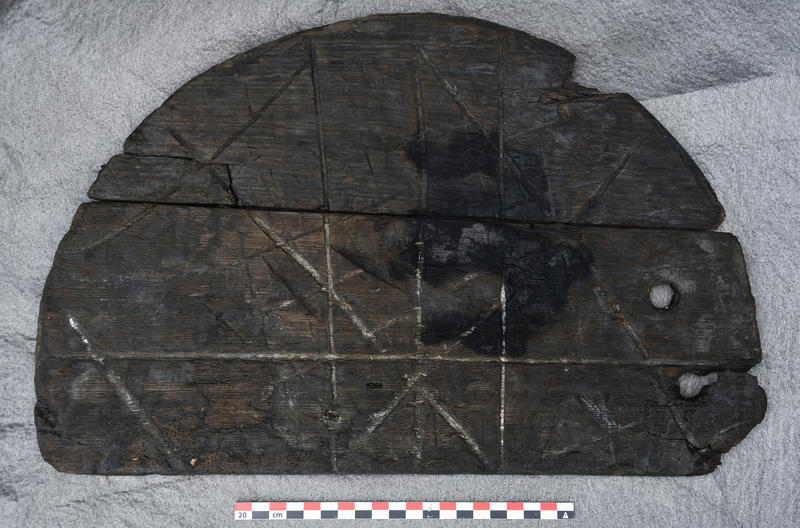 Lost 16th Century cask lid found in Bjørvika this week. (Foto/Photo)