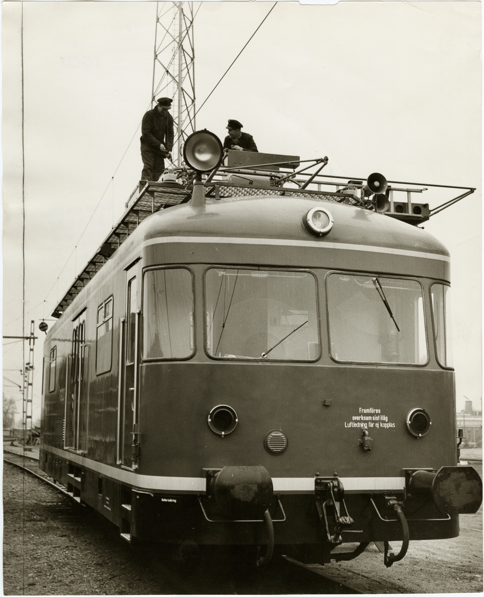 Trafikaktiebolaget Grängesberg - Oxelösunds Järnvägar, TGOJ Q13 9351, en elrevisionsvagn av tysk tillverkning som användes vid elektrifieringsarbetet av TGOJs banor.
